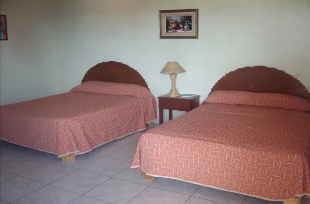 Hotel El Toro Monte Plata chambre 2 grands lits
